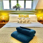 Lemur Lodge - Boutique Apartments - Short Stroll To The Beach