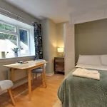 Chic Studio With Garden And 2 Min Walk To Beach