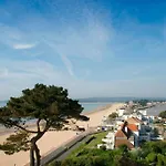 Bournecoast Stylish Flat With Balconies - Fm9625