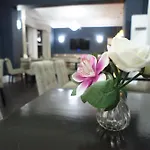 Applewood Hotel