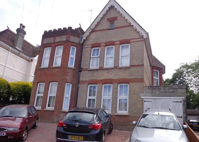 Great Location - Spacious 2 Bed Apartment With Off Road Parking.