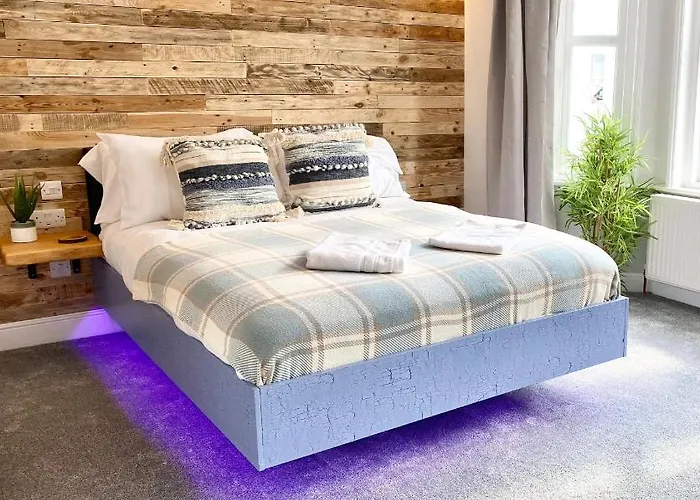 Cloud9 Guest House - By Coastline Retreats - Newly Renovated, Beautiful Ensuite Rooms Near Seafront In Town Centre, Netflix, Superfast Wifi, Communal Kitchen