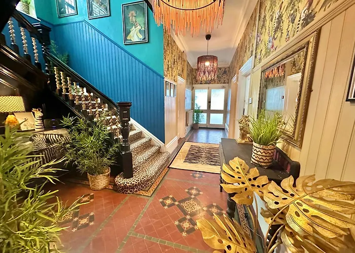 Lemur Lodge - Boutique Apartments - Short Stroll To The Beach