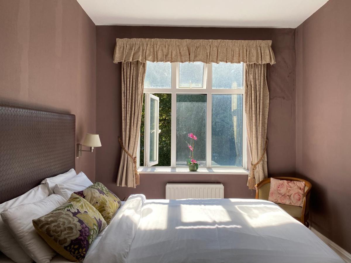 Hinton Firs Hotel