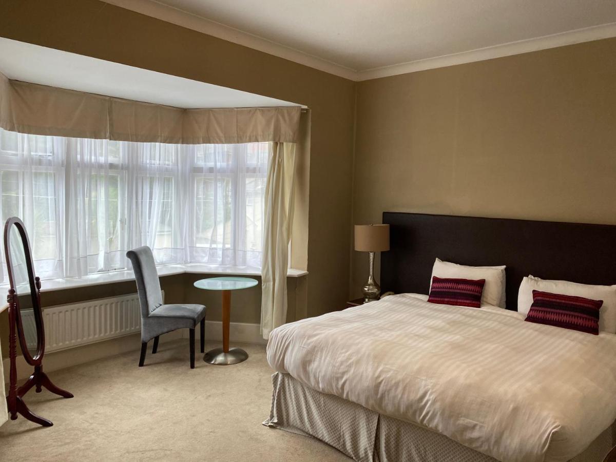 Hinton Firs Hotel 3*