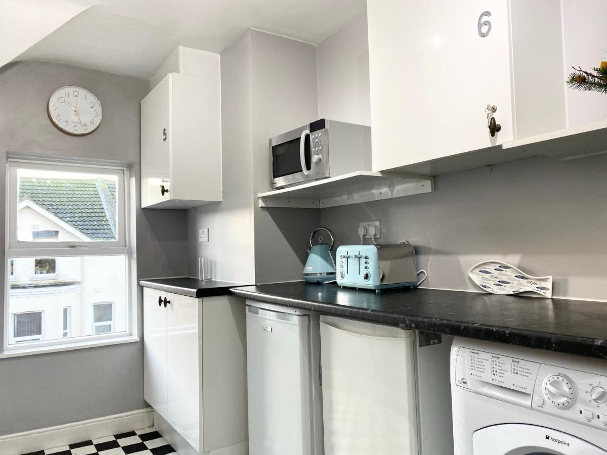 Coastline Retreats - Cloud9: Seafront Ensuite With Netflix *