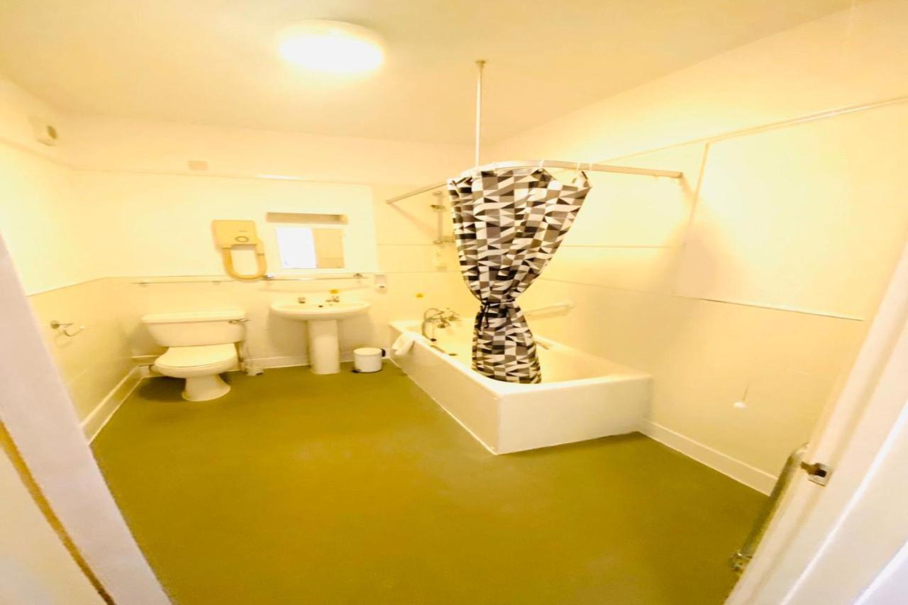 Bourne Hall Annexe Hotel
