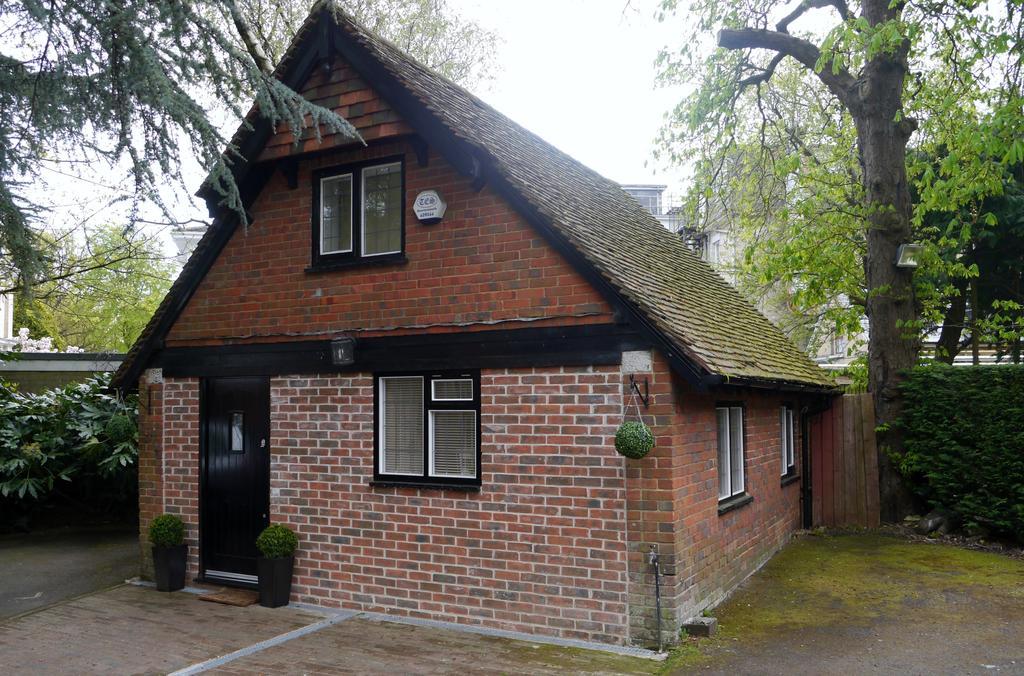 Tudor Grange Guest house 3*