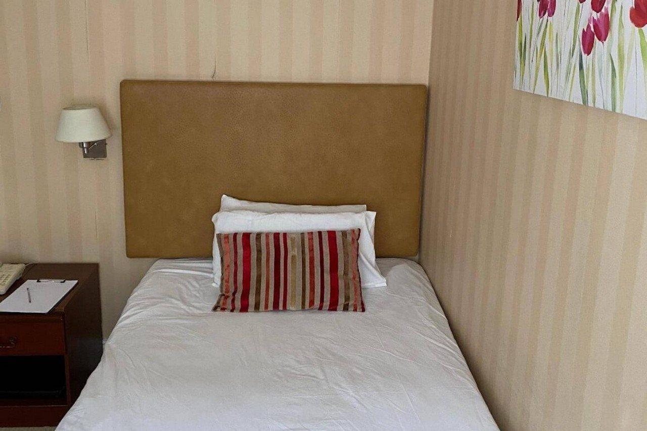 Hinton Firs Hotel 3*