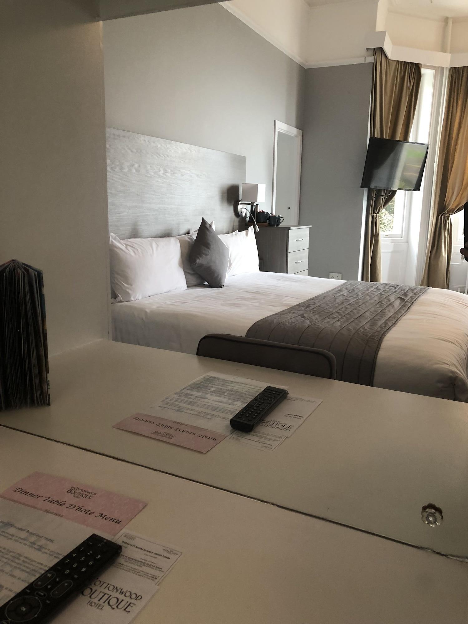 Cottonwood Boutique 3*