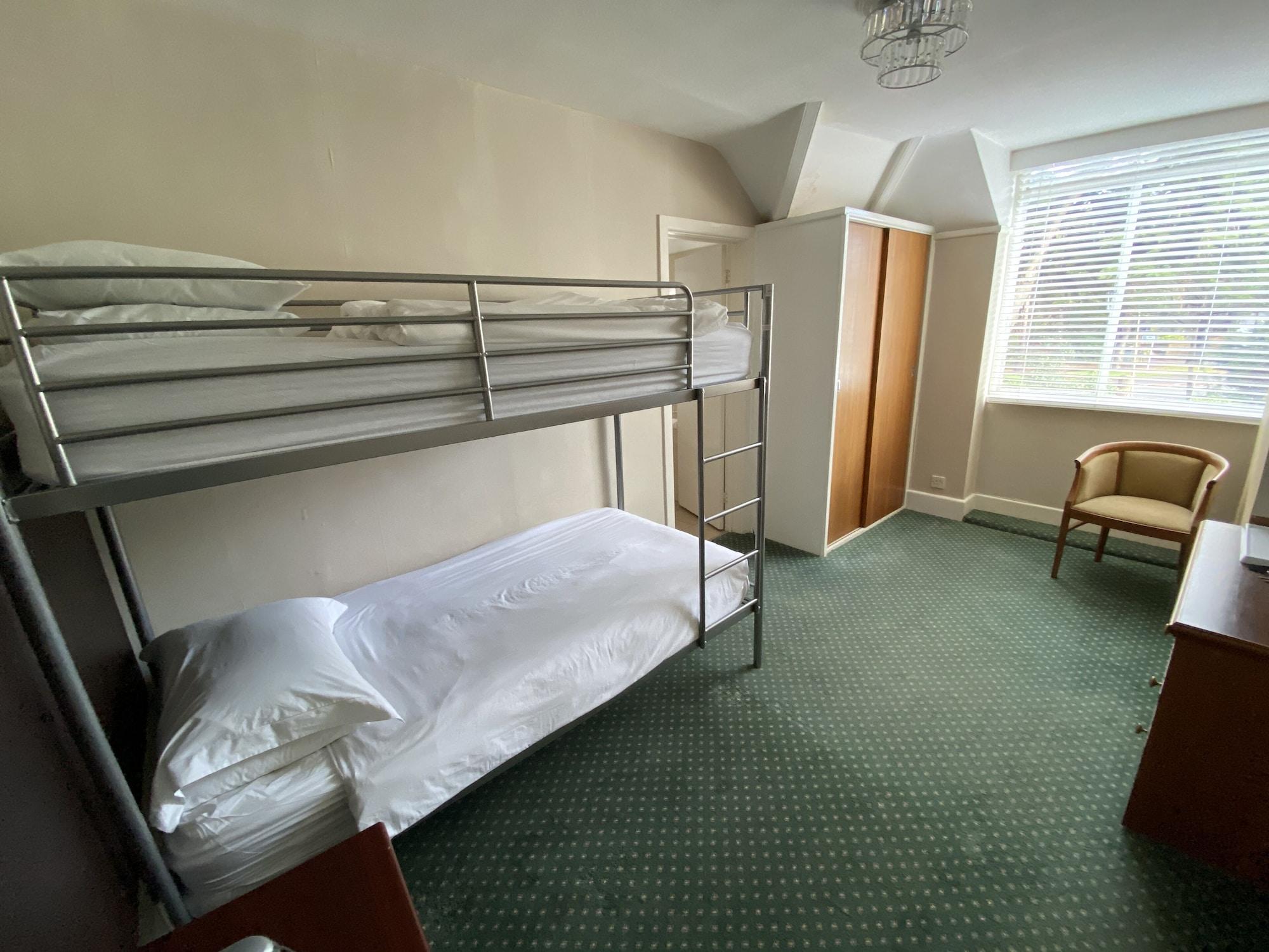 Hotel Hinton Firs 3*