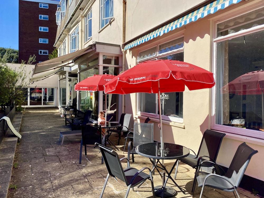 Hinton Firs Hotel 3*