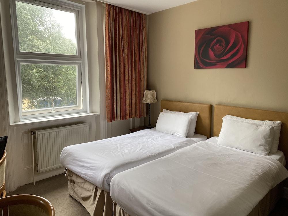 Hotel Hinton Firs 3*