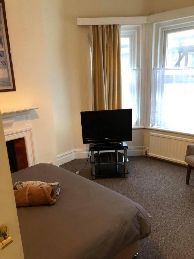 Great Location - Spacious 2 Bed With Off Road Parking. * Bournemouth