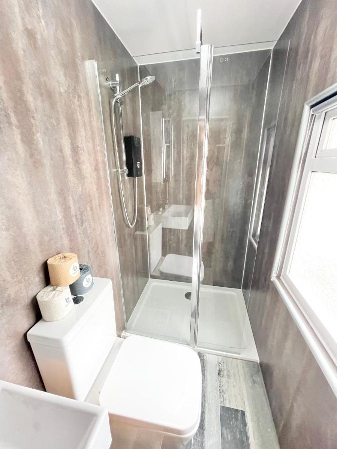 Coastline Retreats - Cloud9: Seafront Ensuite With Netflix