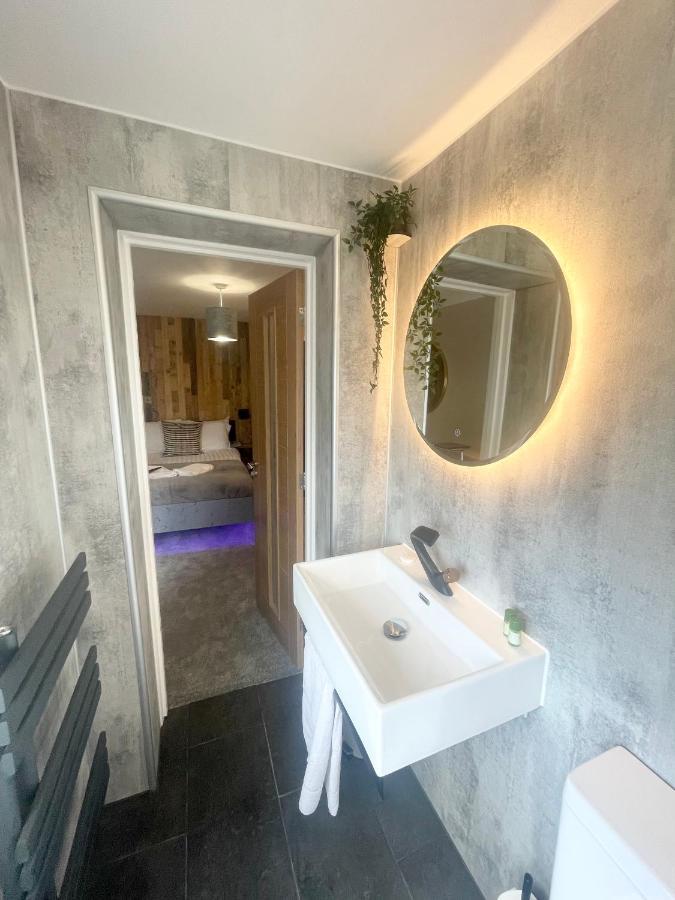 Coastline Retreats - Cloud9: Seafront Ensuite With Netflix Guest house