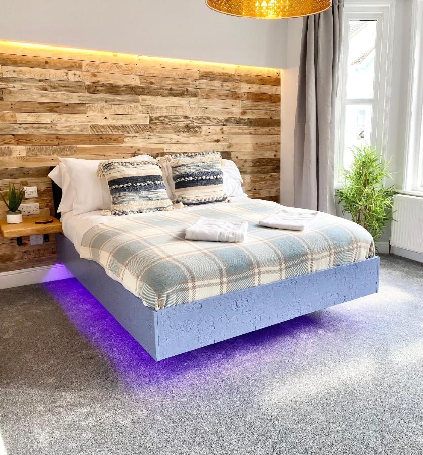 Coastline Retreats - Cloud9: Seafront Ensuite With Netflix Guest house *