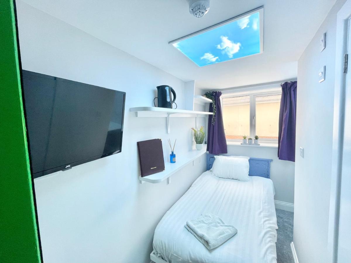 Coastline Retreats - Cloud9: Seafront Ensuite With Netflix