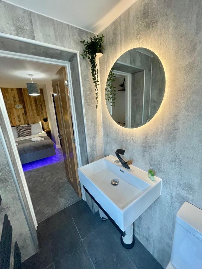 Coastline Retreats - Cloud9: Seafront Ensuite With Netflix *