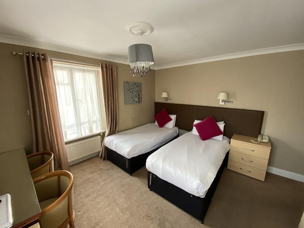 Hotel Hinton Firs
