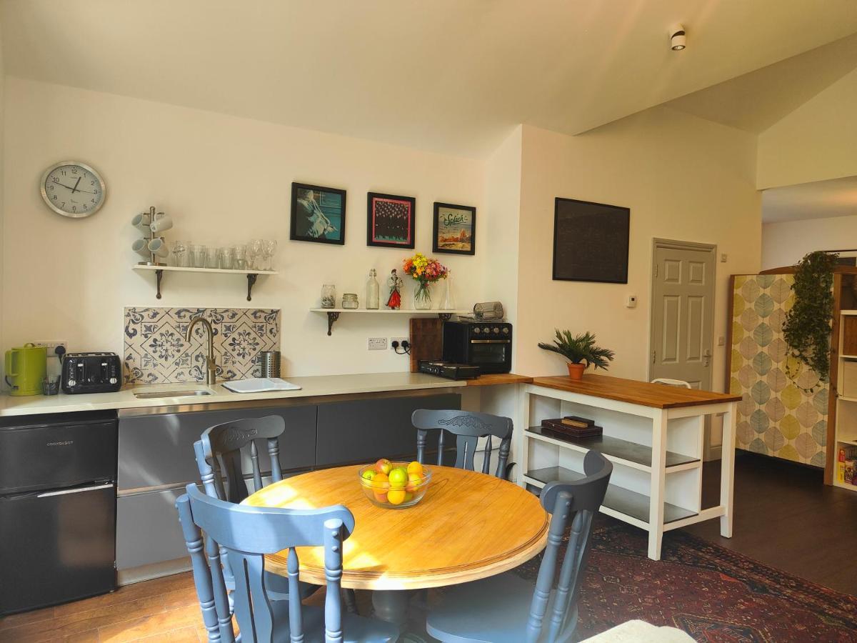 Peaceful Getaway In Forested Park Apartment