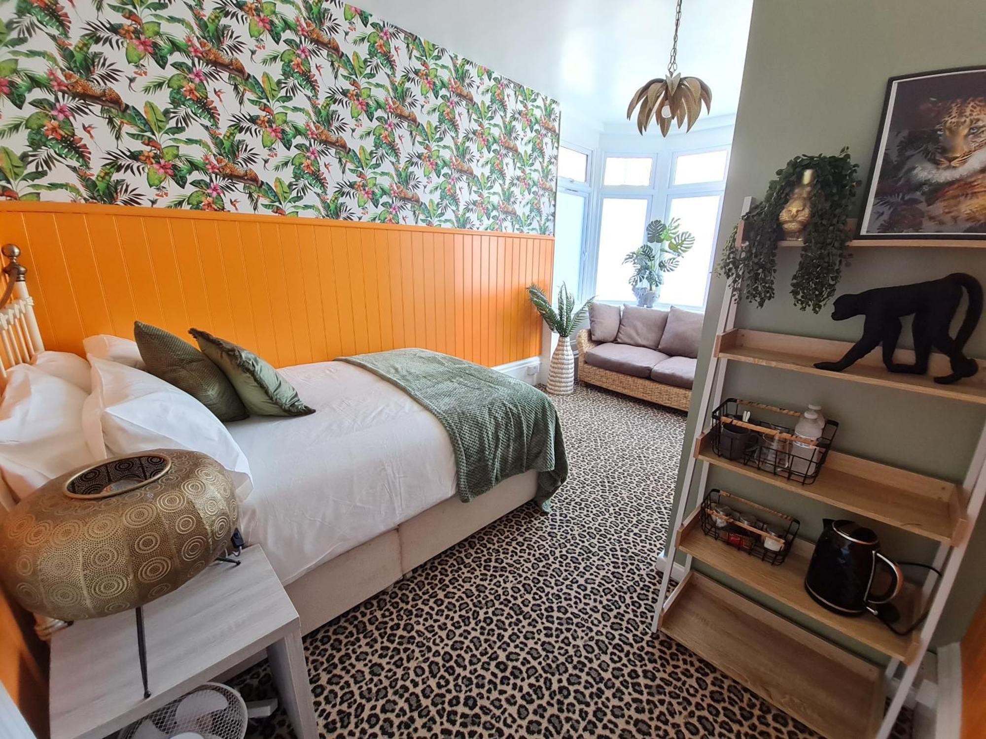 Lemur - Boutique - Short Stroll To The *
