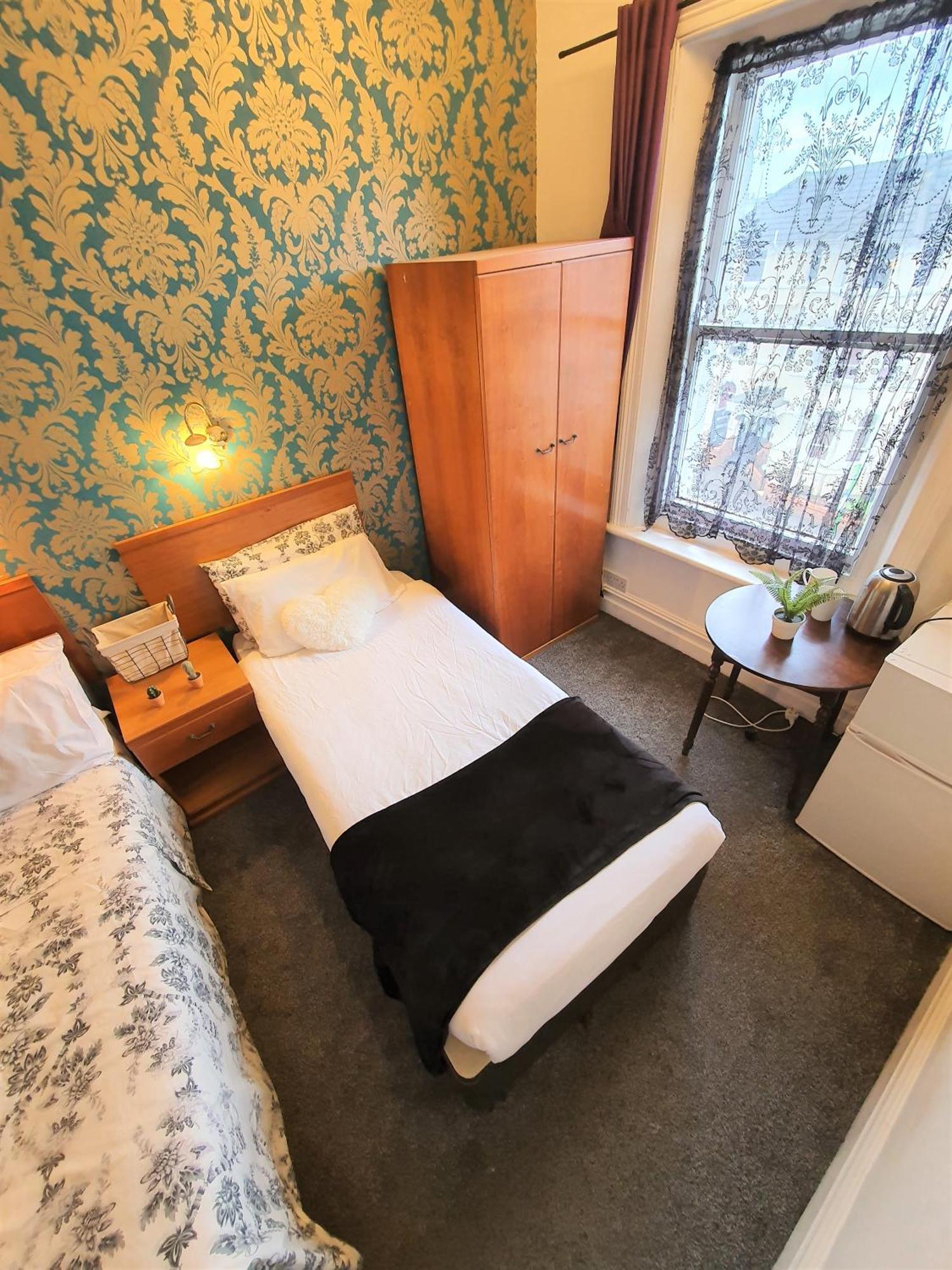 Bourne Hall Annexe Hotel 2*