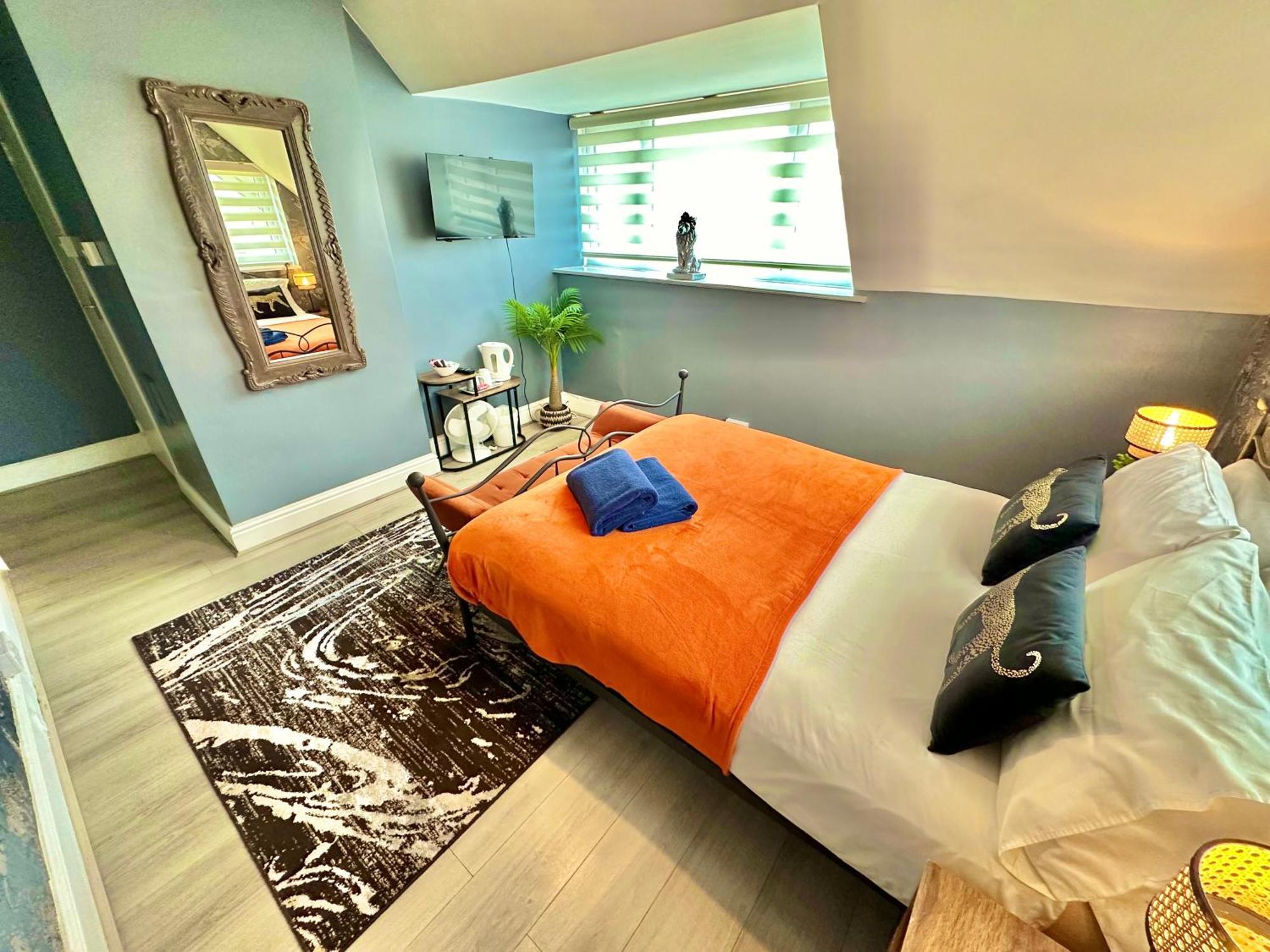 Hotel Lemur - Boutique - Short Stroll To The