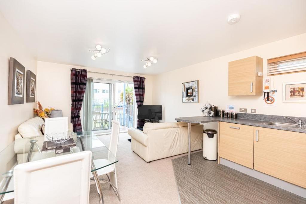 Bournecoast Stylish Flat With Balconies - Fm9625 Bournemouth