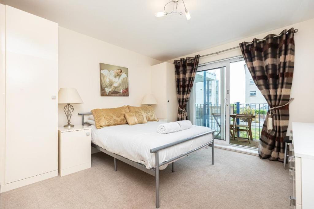 Bournecoast Stylish Flat With Balconies - Fm9625 Bournemouth