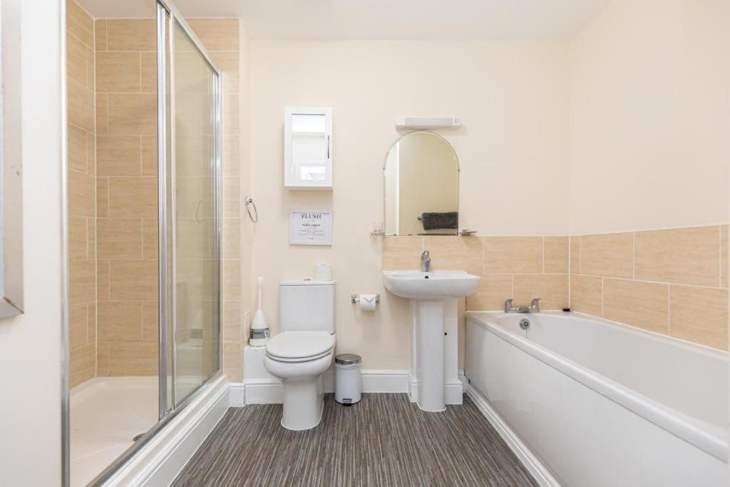Bournecoast Stylish Flat With Balconies - Fm9625