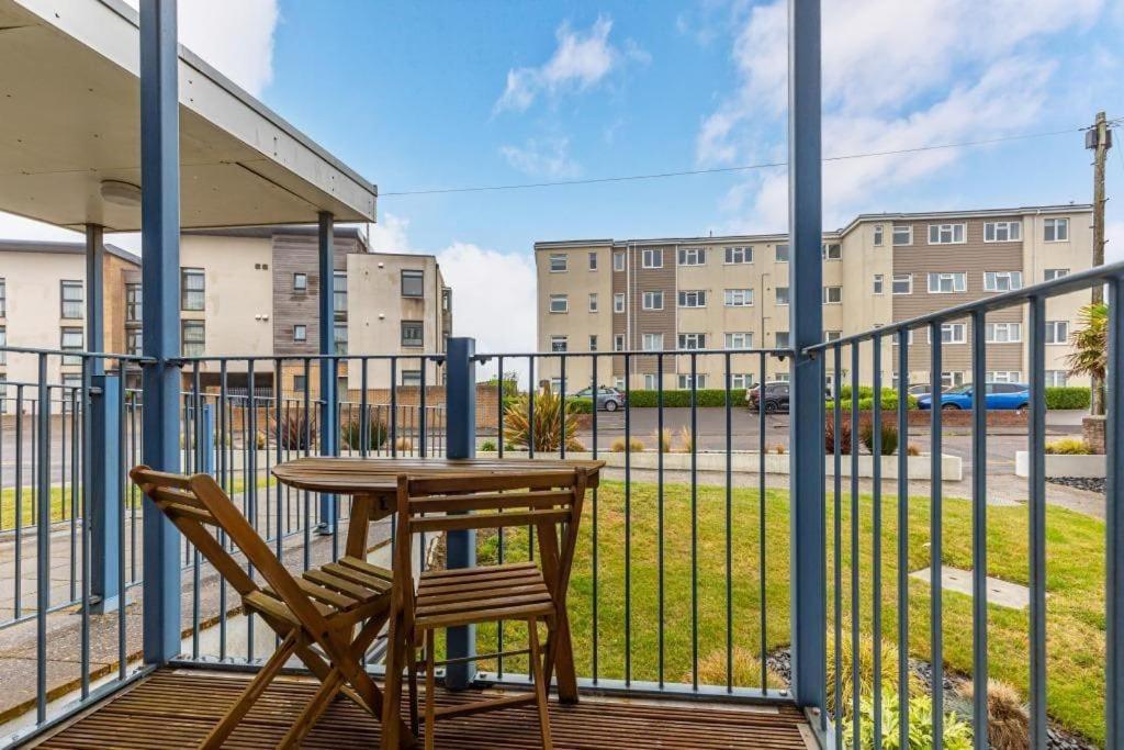 Bournecoast Stylish Flat With Balconies - Fm9625