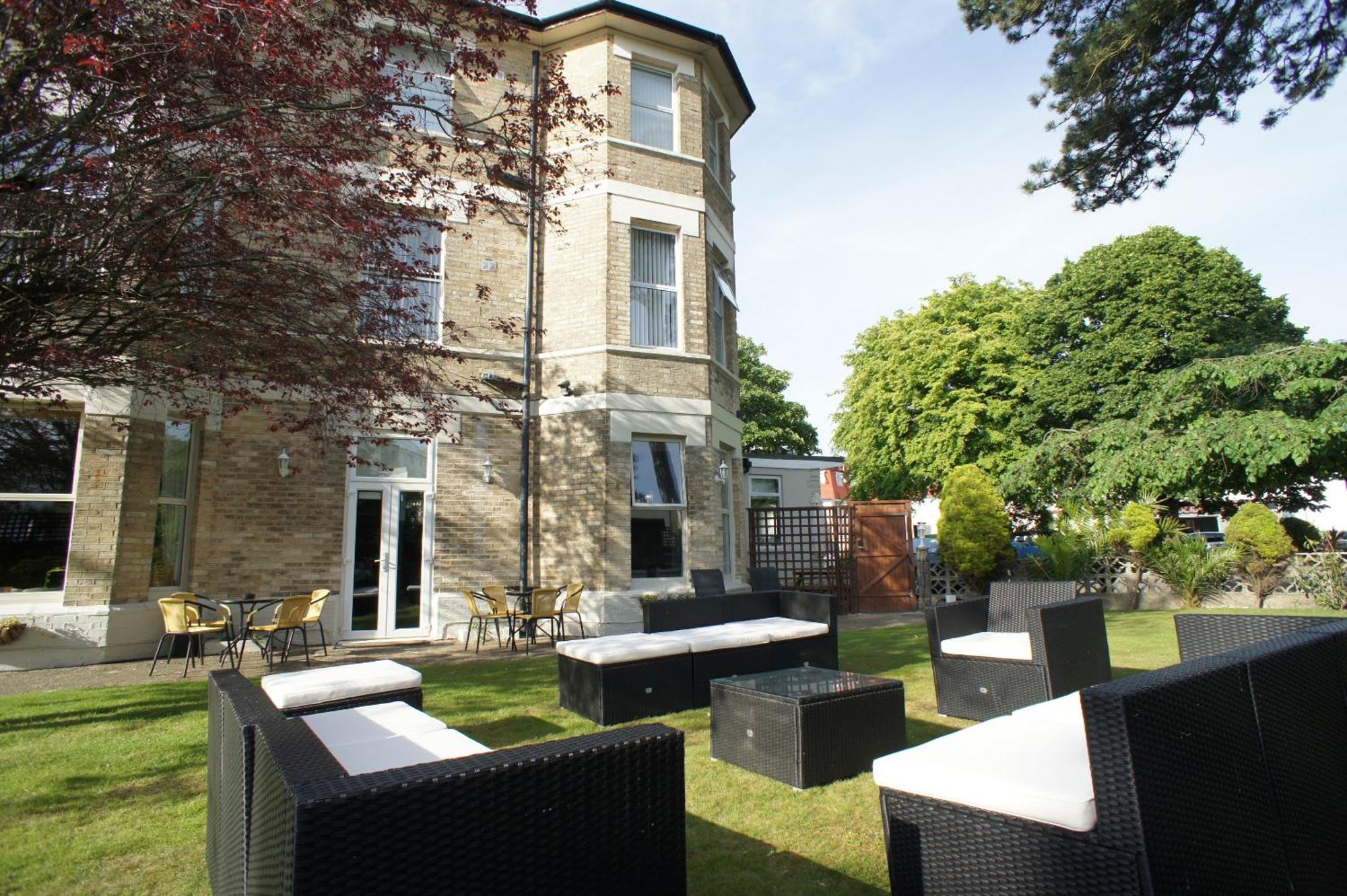 Applewood Hotel