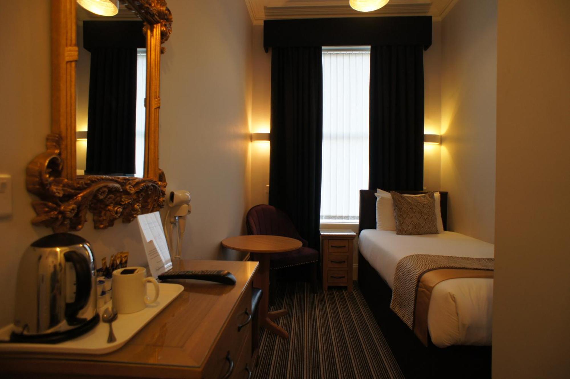 Hotel Applewood 3*