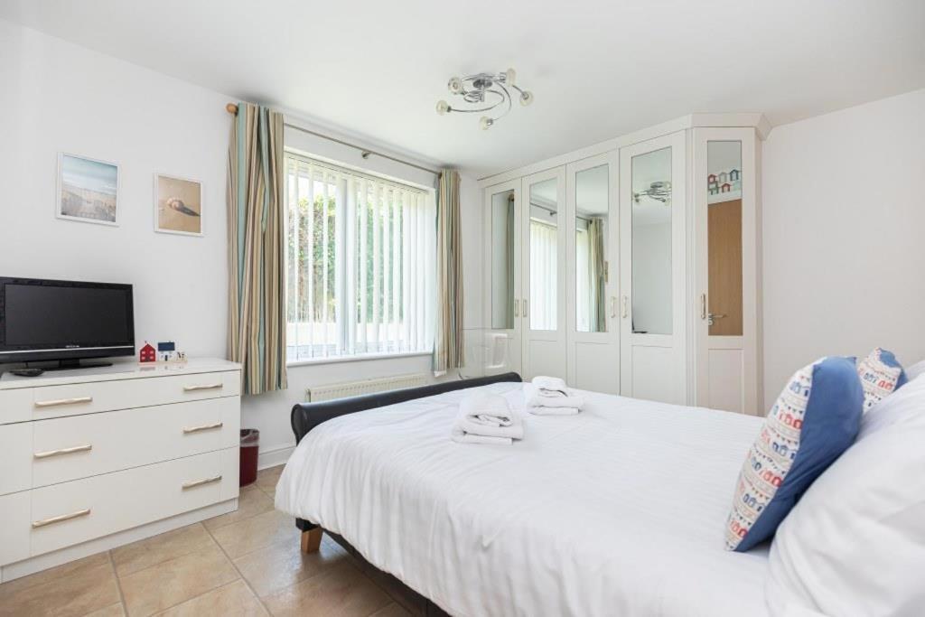 Bournecoast-situated Near Cliff & Beach-fm2872 Bournemouth