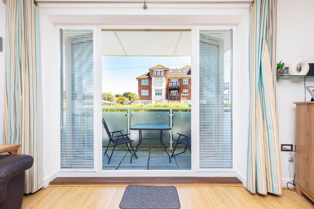 Bournecoast-situated Near Cliff & Beach-fm2872 Apartment *