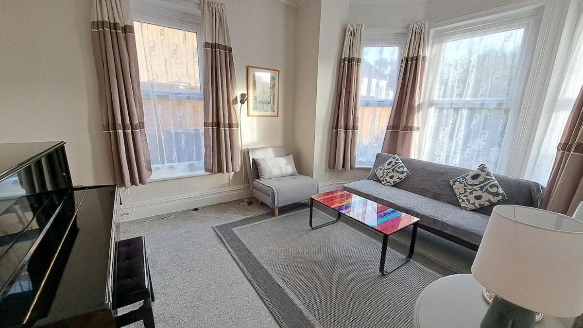 Quiet And Spacious Garden Apartment, Less Than A Mile To *