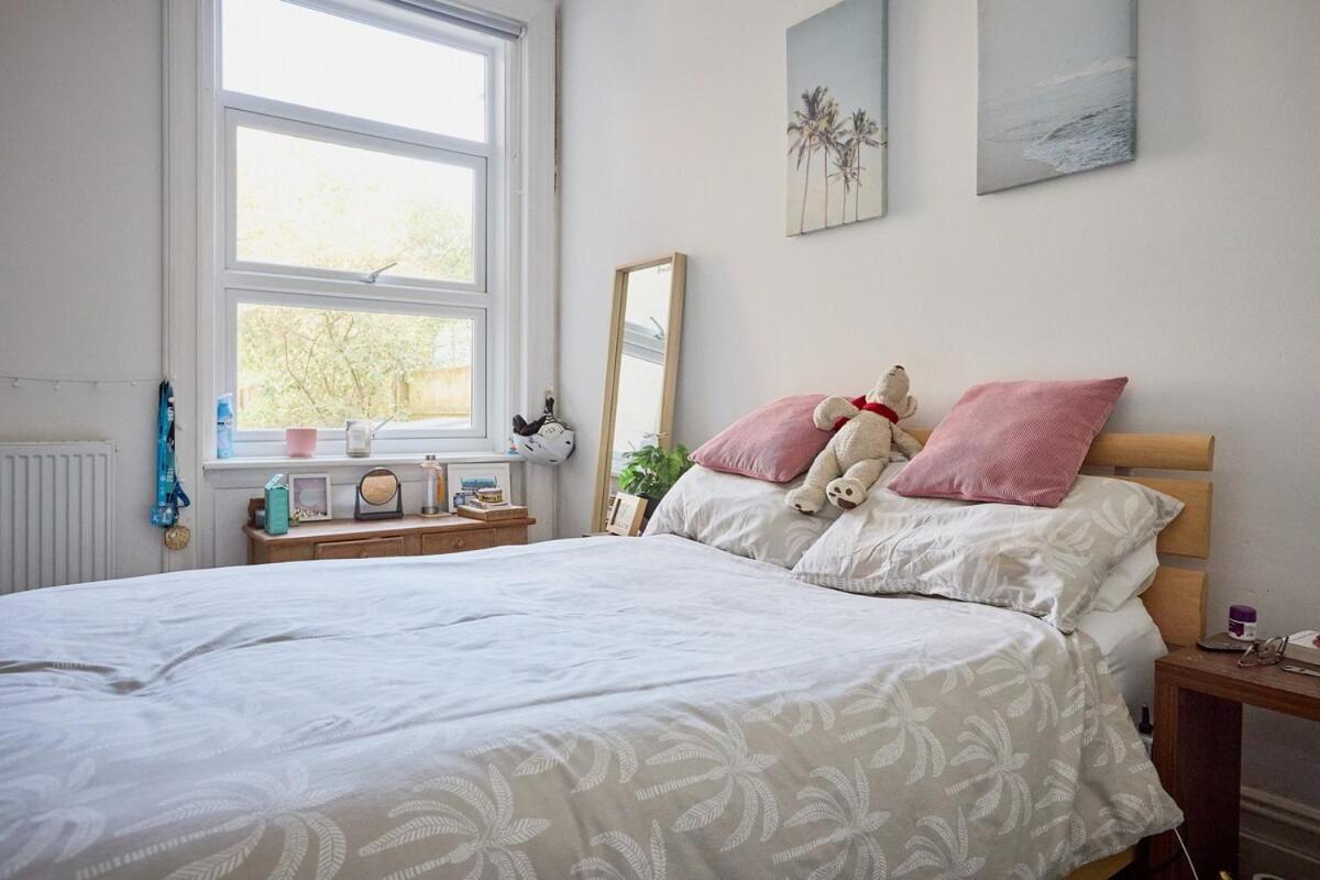 Bright 3 Bed Escape With Garden And Parking - Two Bathrooms - Wifi - Close To Town And Beach! Apartment