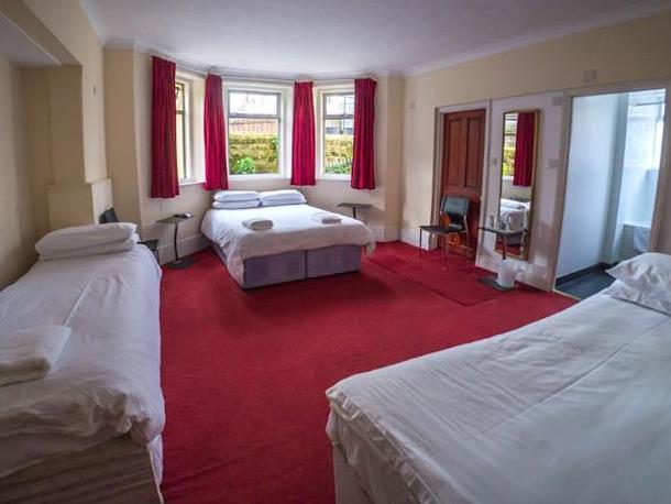Fairmount Hotel 3*