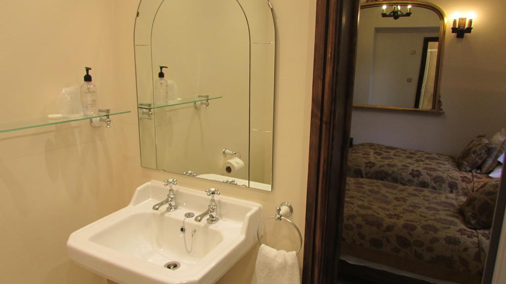 Tudor Grange Guest house 3*