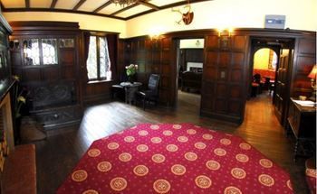 Tudor Grange 3*
