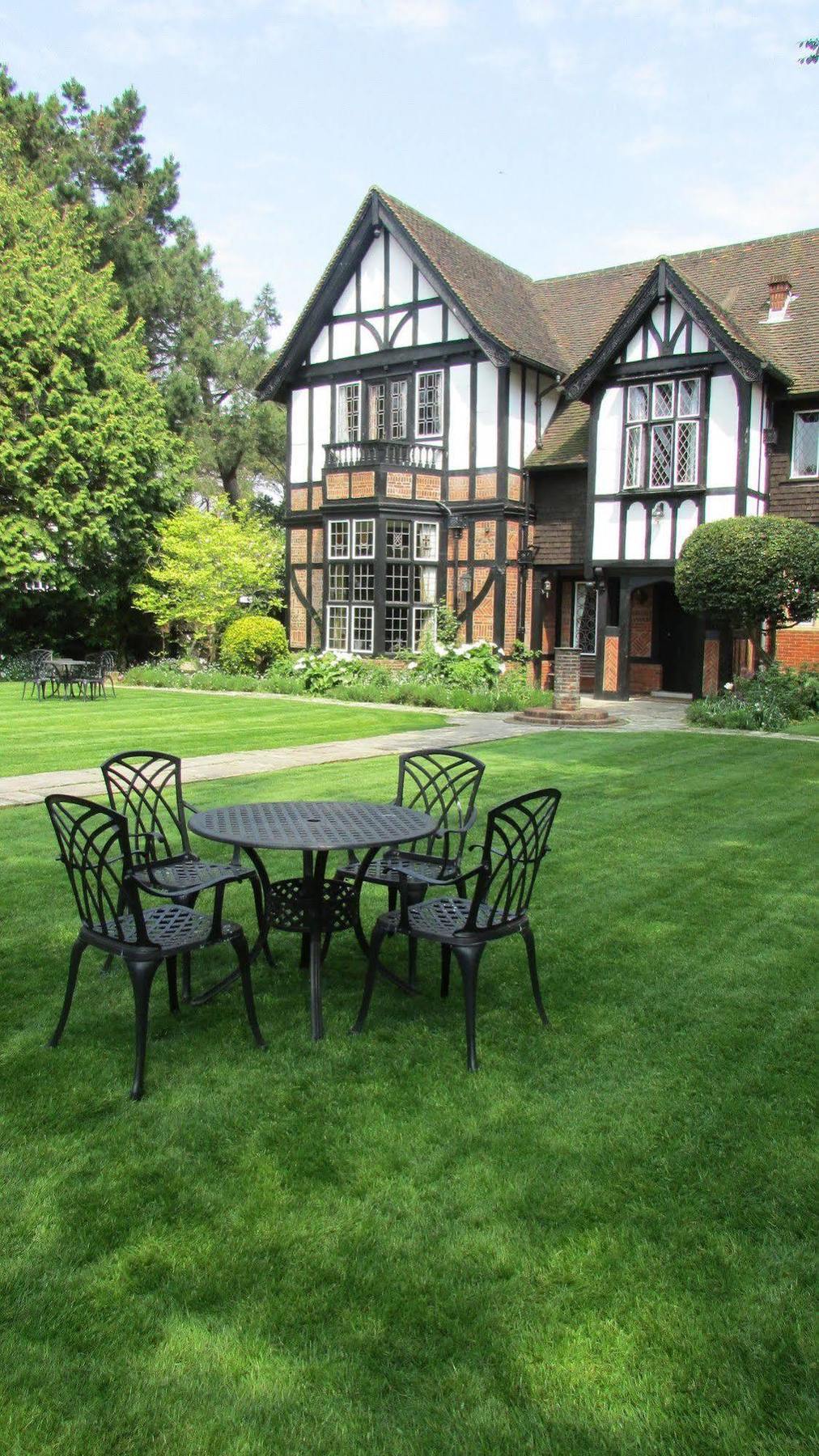 Guest house Tudor Grange 3*