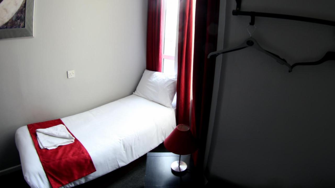 Fairmount Hotel 3*