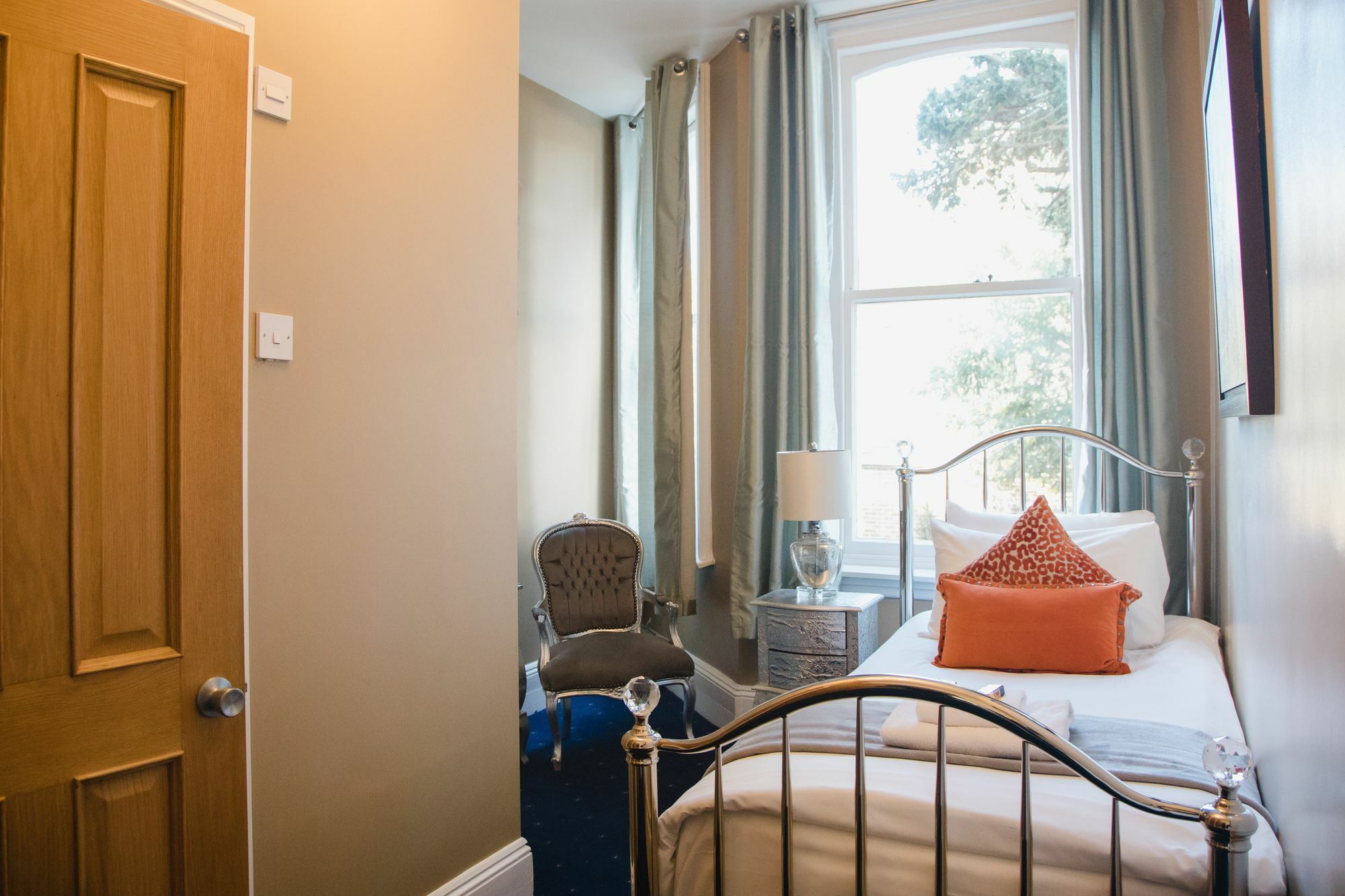 Washington House Guest house