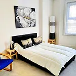 Entire Floor 2 Bedrooms On Westcliff