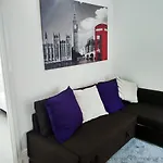 Entire Floor 2 Bedrooms On Westcliff