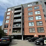 Modern Central Flat With Balcony & Free Parking On-Site
