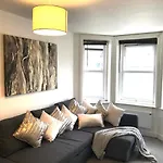 Bright City Center Apartment - Close To Beach