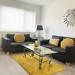 Stanley Holiday Home-Free Parking & Self Check-In