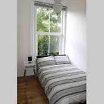 Lovely 2 Bedroom Flat Wifi Close To The Beach